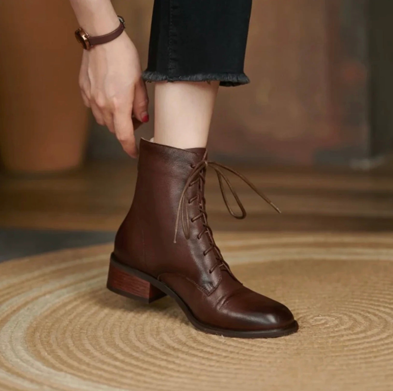 Bota Feminina Cano Curto com Zíper Brigitte